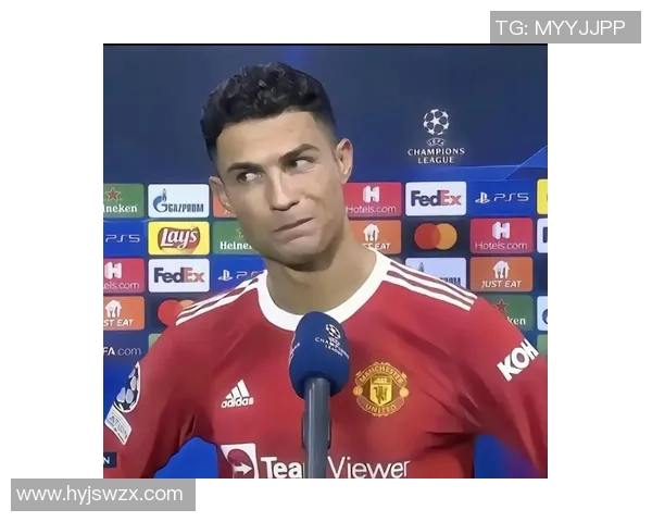 足球明星的可爱瞬间展现了他们不为人知的童真与魅力